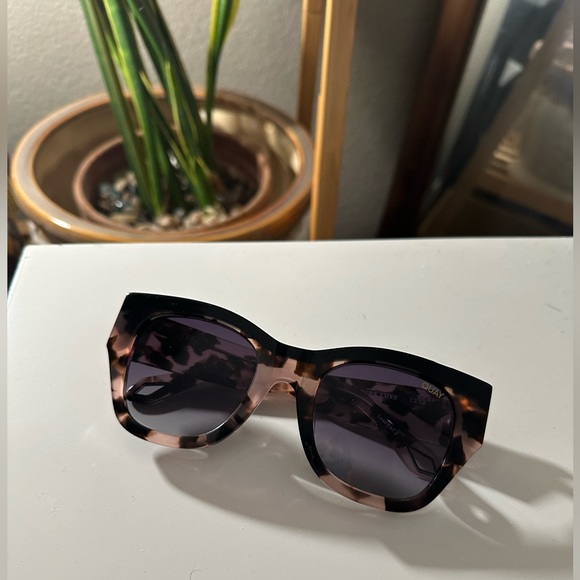 QUAY Australia After Hours Luxe Navy Turquoise Sunglasses winged square - Picture 1 of 4